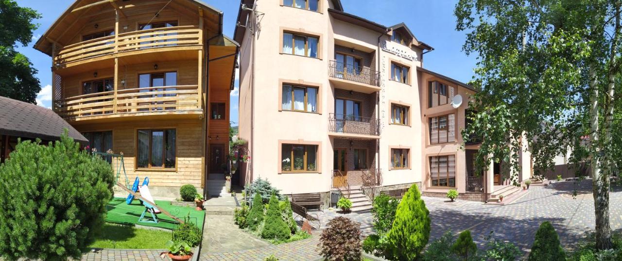 Guest House Shafran ヤレムチャ エクステリア 写真