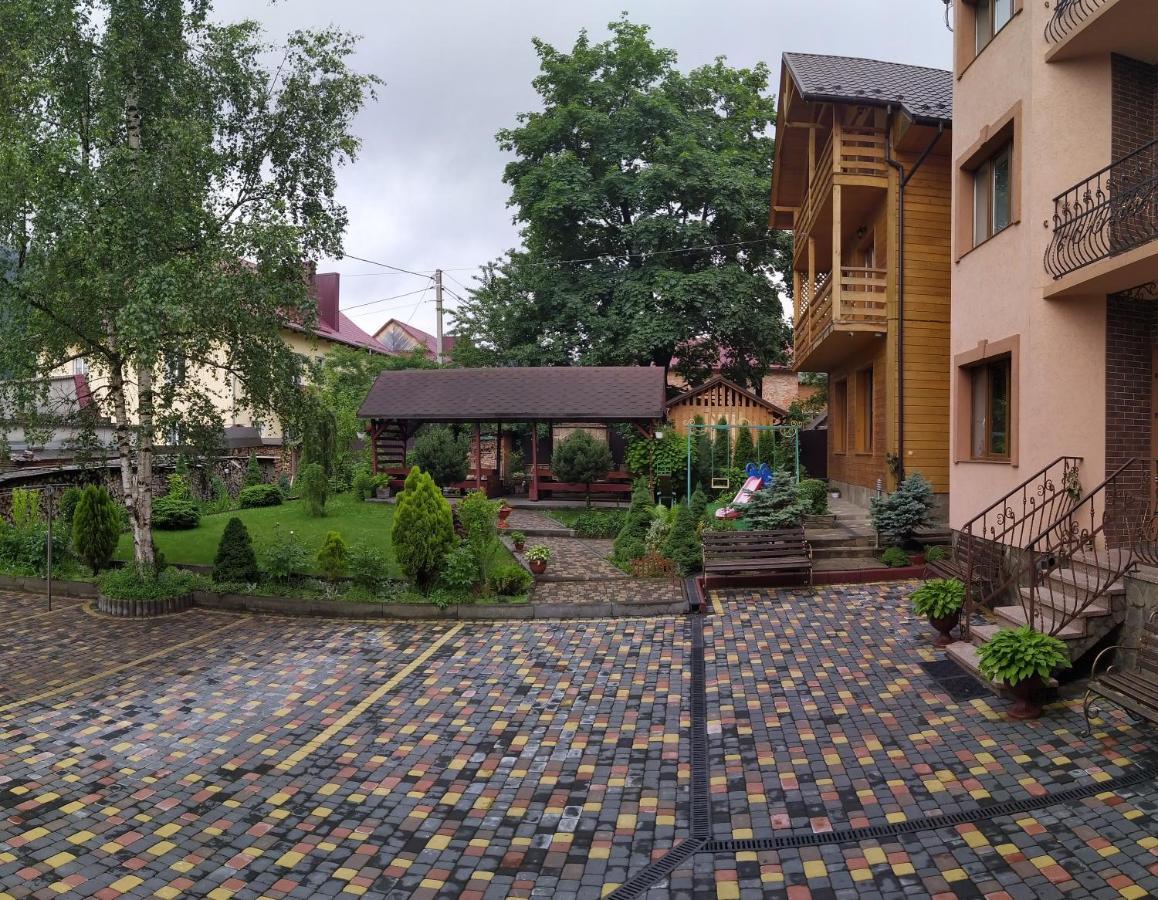 Guest House Shafran ヤレムチャ エクステリア 写真