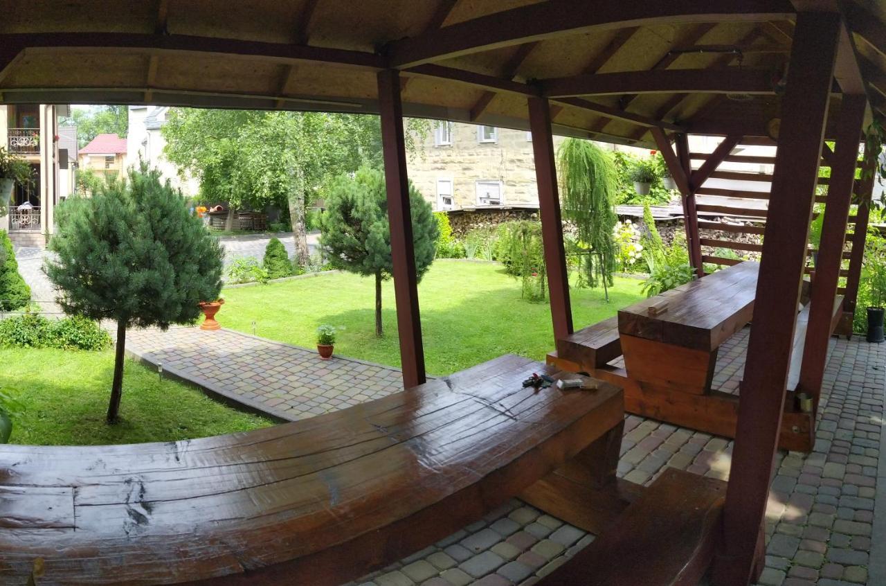 Guest House Shafran ヤレムチャ エクステリア 写真